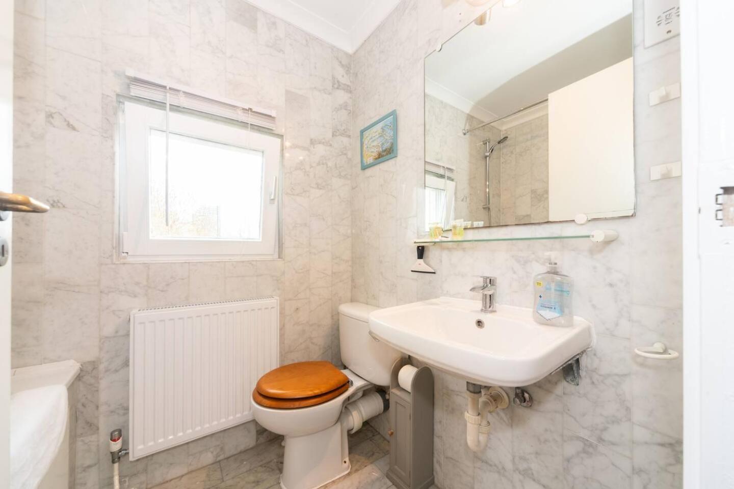 Sunny Maisonette With Views Over Canary Wharf, לונדון מראה חיצוני תמונה