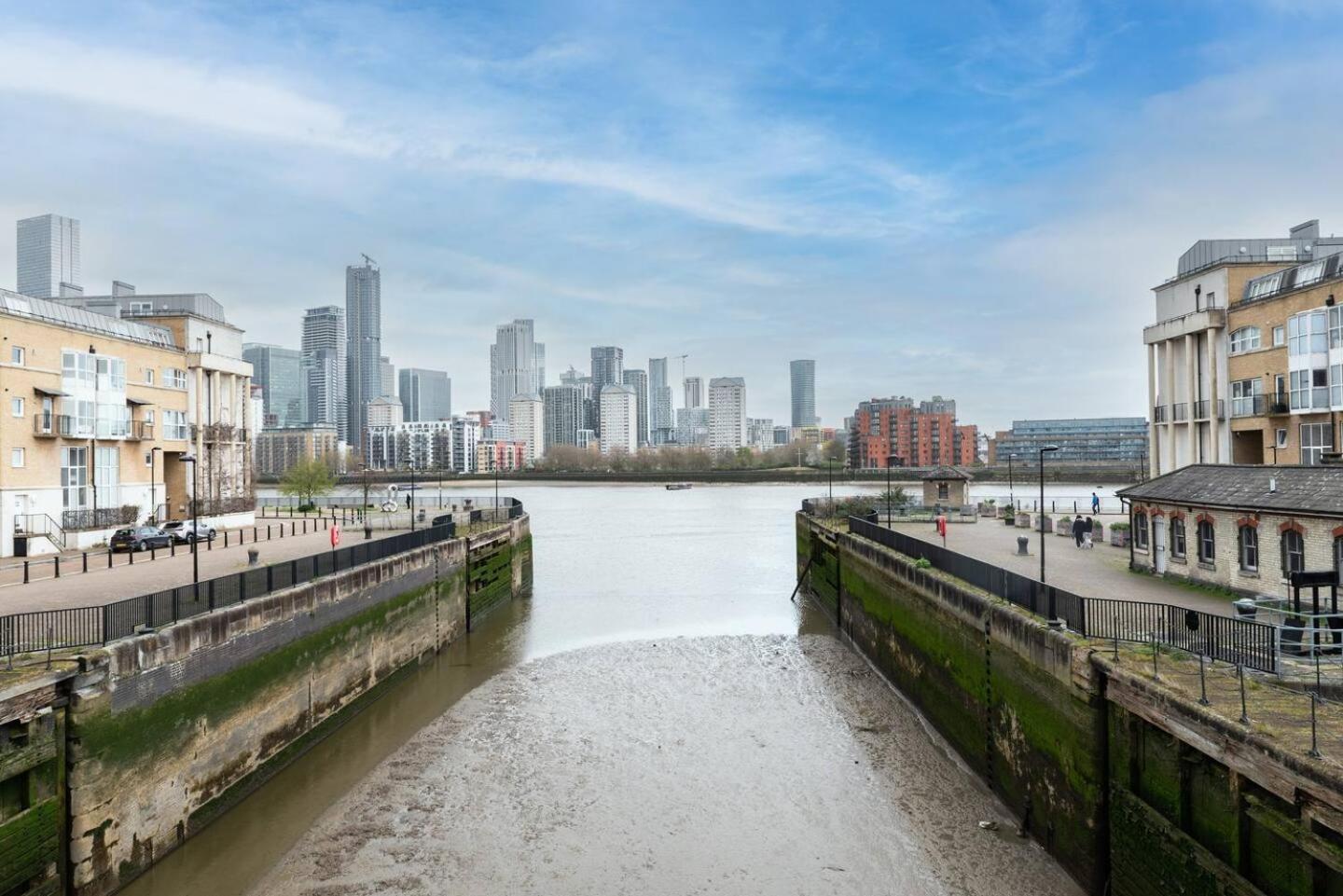 Sunny Maisonette With Views Over Canary Wharf, לונדון מראה חיצוני תמונה