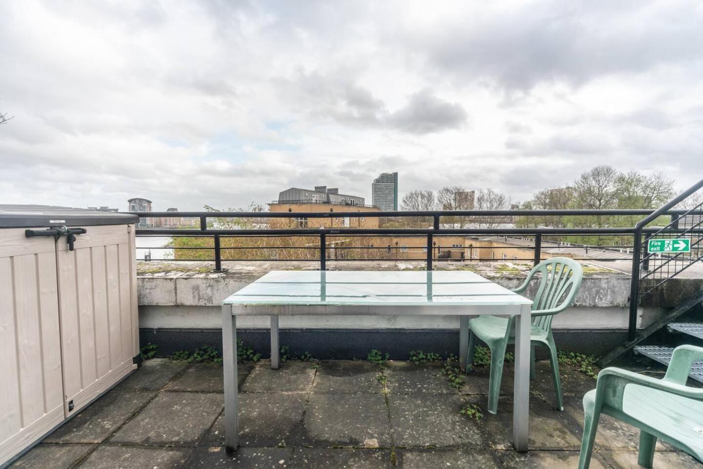 Sunny Maisonette With Views Over Canary Wharf, לונדון מראה חיצוני תמונה