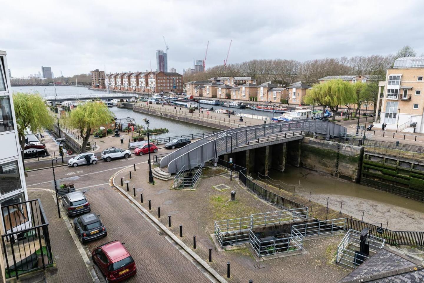Sunny Maisonette With Views Over Canary Wharf, לונדון מראה חיצוני תמונה